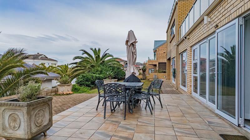 9 Bedroom Property for Sale in Outeniqua Strand Western Cape